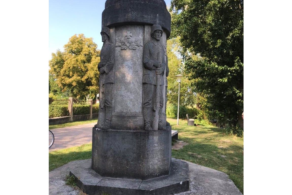 War Memorial Warenthin #2