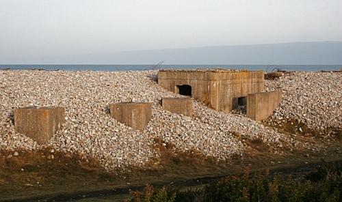 Pillbox FW3/24 and Tank Barrier Kingston