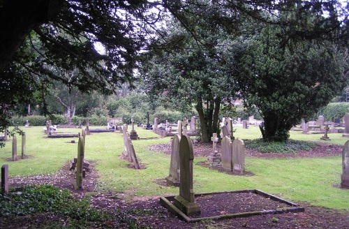 Oorlogsgraven van het Gemenebest All Saints Churchyard #1