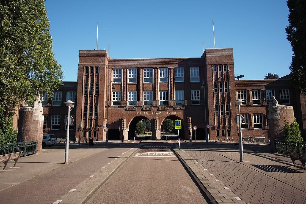 Monument in Het Amsterdams Lyceum #3