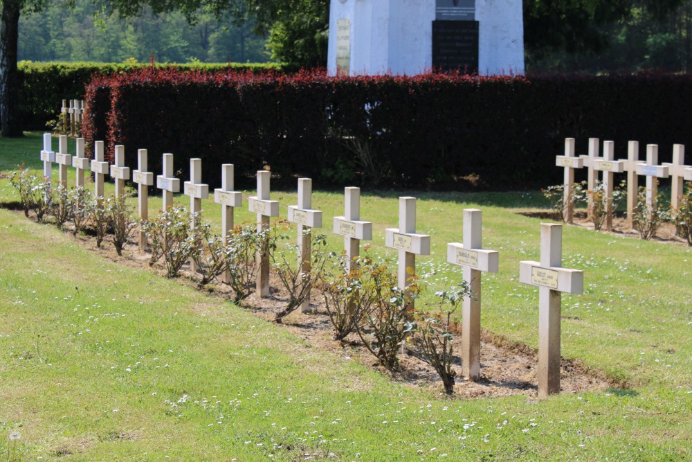 Franse Oorlogsbegraafplaats Lobbes-Heuleu #2