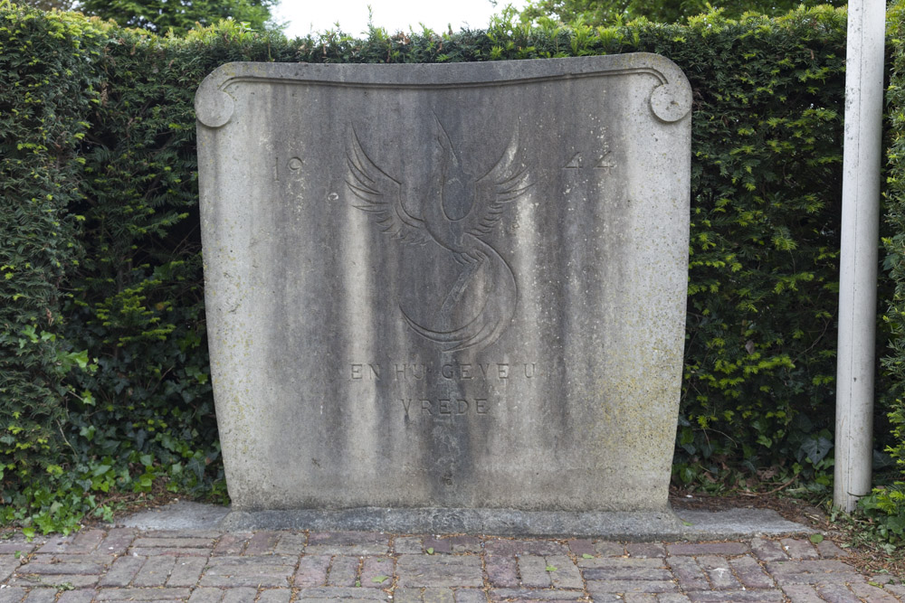 Monumenten Algemene Begraafplaats Oostburg #1