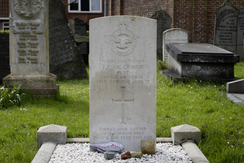 Commonwealth War Grave Protestant Churchyard Molkwerum #3