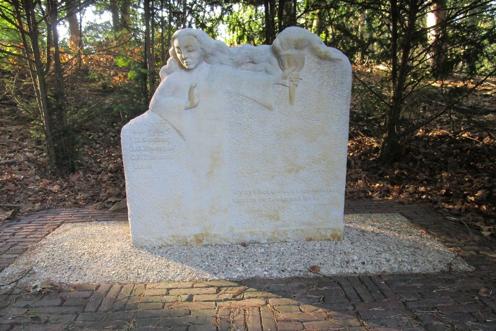 Oorlogsmonument Radio Kootwijk #4