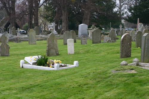 Oorlogsgraven van het Gemenebest St Peter Churchyard #1