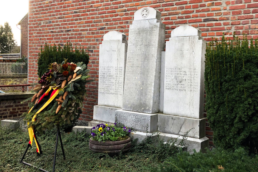 War Memorial & German War Graves Tetz #5