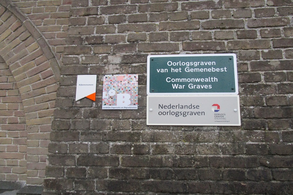 Commonwealth War Graves Municipal Cemetery Oldenzaal #2