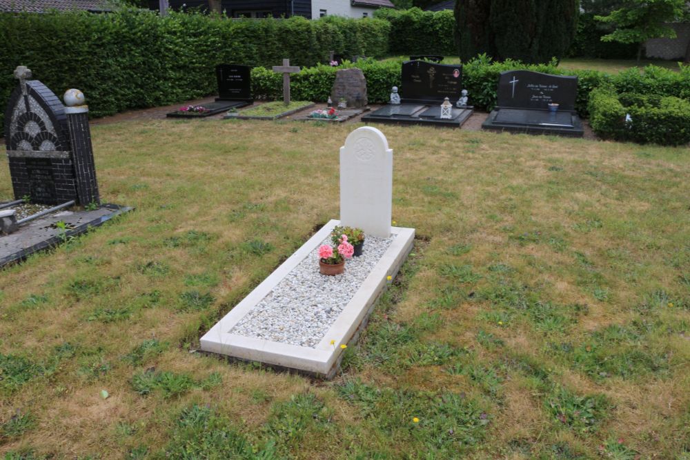 Dutch War Grave Roman Catholic Cemetery Dorst #1