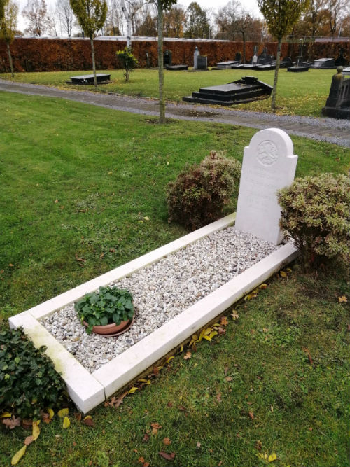 Dutch War Grave Roman Catholic Cemetery Wouw #4