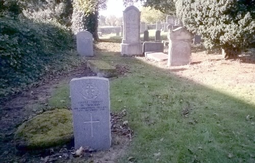 Commonwealth War Grave Erskine Parish Churchyard