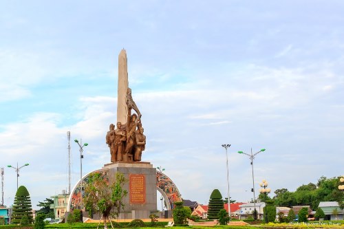 Monument Overwinning van Noord-Vietnam Tinh Tra Vinh #1