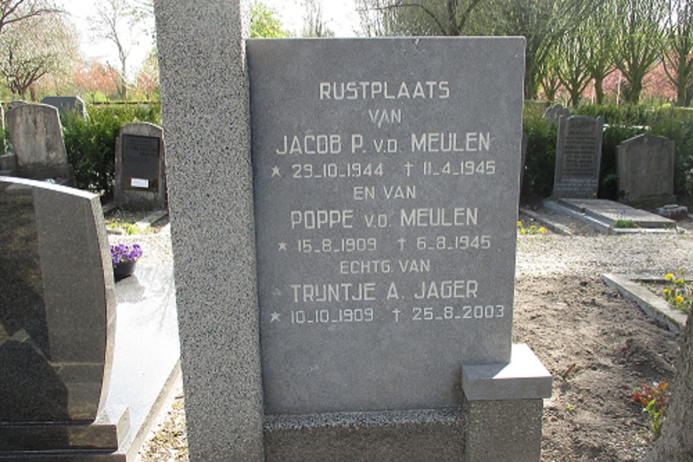 Dutch War Graves Huizumer Cemetery  Leeuwarden #4