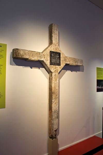 Long Tan Cross