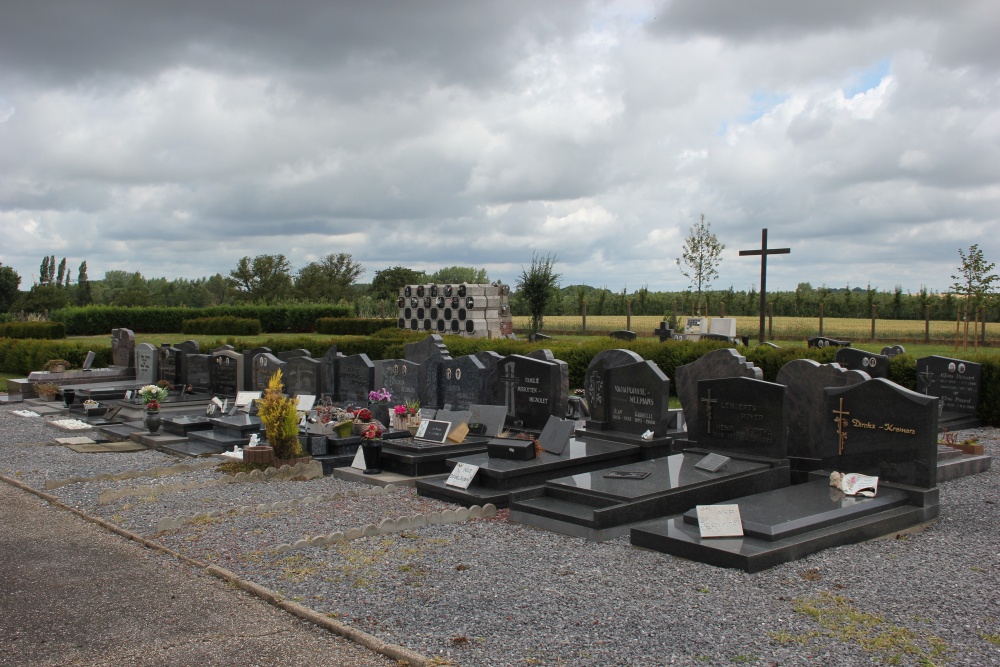 Belgian Graves Veterans Mechelen-Bovelingen Cemetery