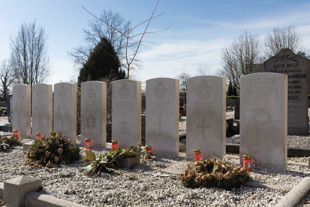 Commonwealth War GravesProtestant Churchyard Wadenoijen #1