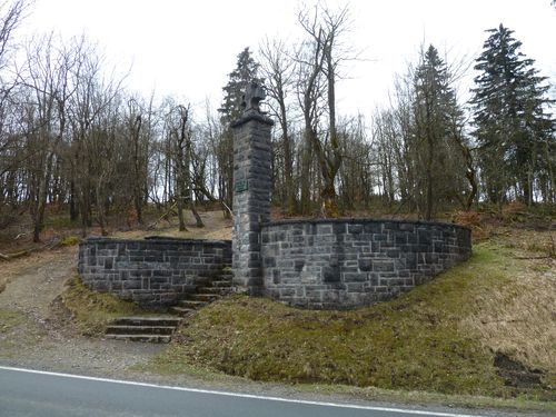 Oorlogsmonument Skiklub Sauerland Kahler Asten #1