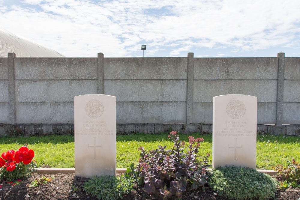 Commonwealth War Graves Municipal Cemetery Bray-Dunes #4