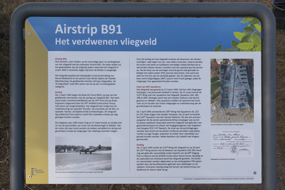 Informatiebord en bank voormalige Airstrip B.91 Kluis #2