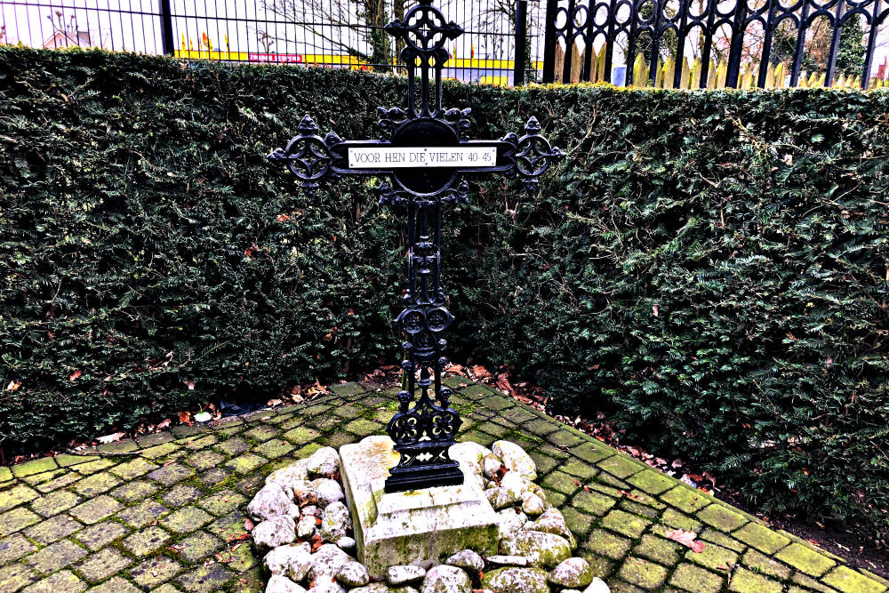 War Memorial Roman Catholic Cemetery Almelo #1