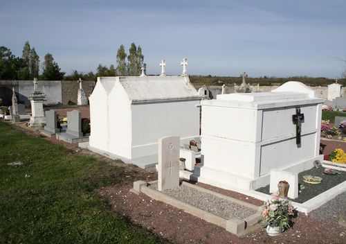 Commonwealth War Grave Le Chteau-d'Olron