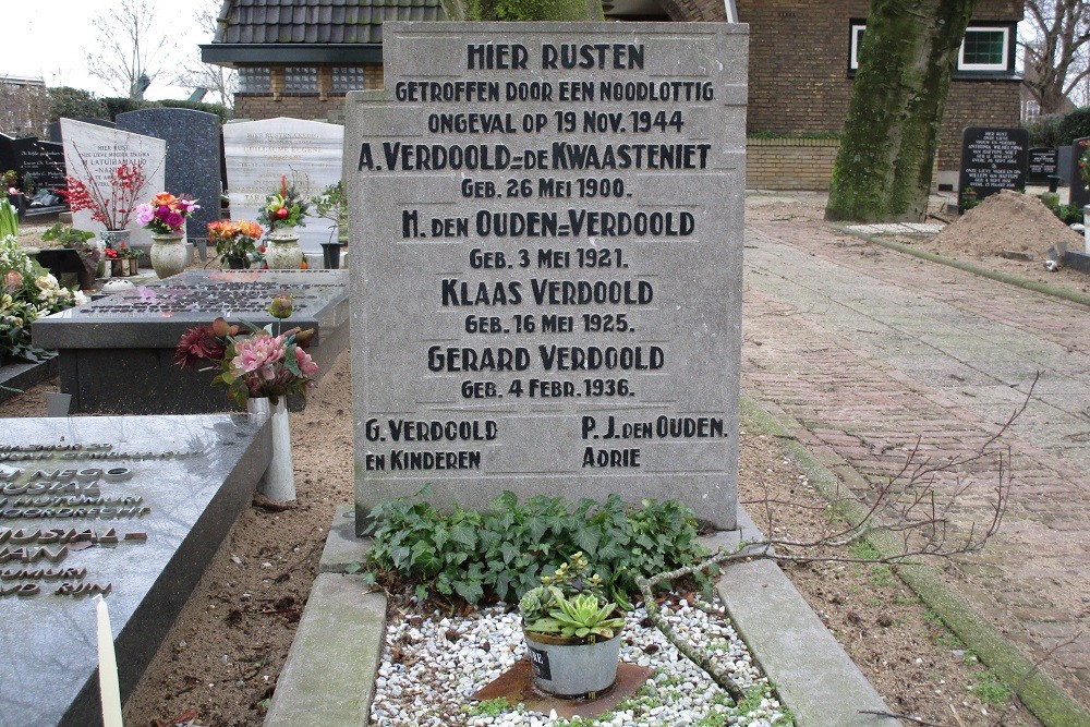 War grave Moordrecht #2