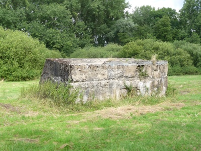 Group Shelter and MG-Casemate Werk aan de Groeneweg