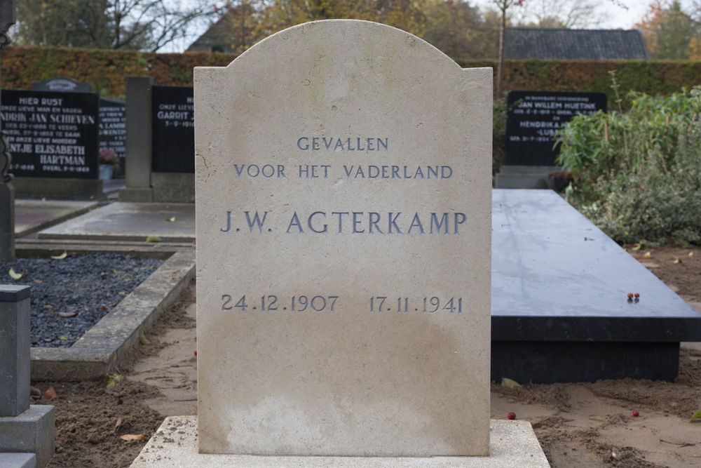 Grave Resistance Fighter General Cemetery Steenderen #1