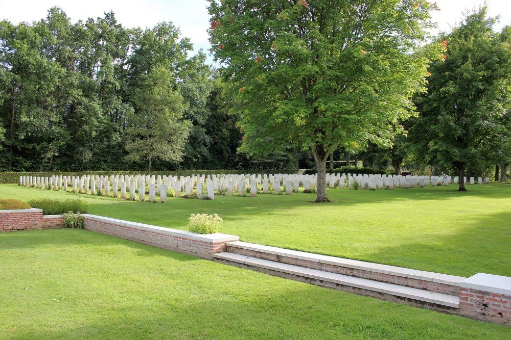 Commonwealth War Cemetery Hotton #2