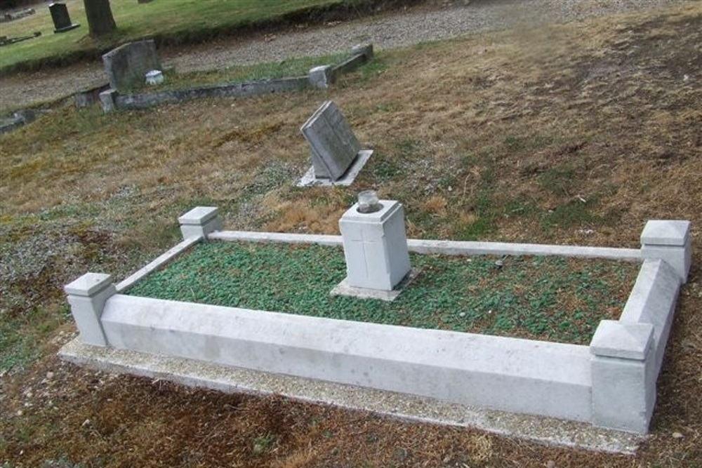 Commonwealth War Grave Bures Cemetery