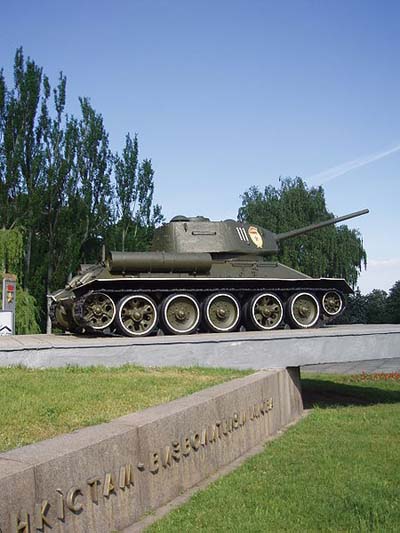 Bevrijdingsmonument (T-34/85 Tank) Kiev #1