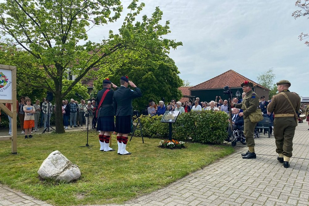 Monument Onderduikadres Boerderij Koeslag Laren #3