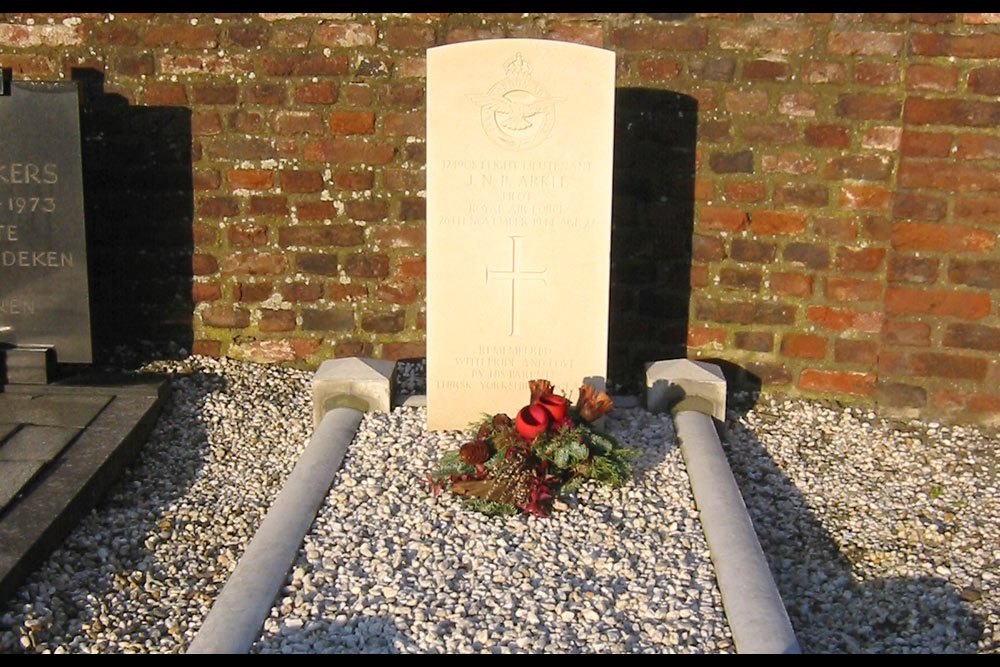 Commonwealth War Grave Churchyard St. Amelberga Susteren #1