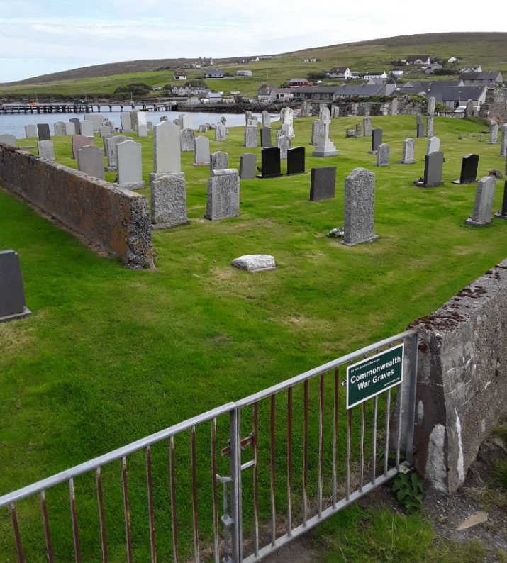 Oorlogsgraven van het Gemenebest Mid-Yell Old Churchyard