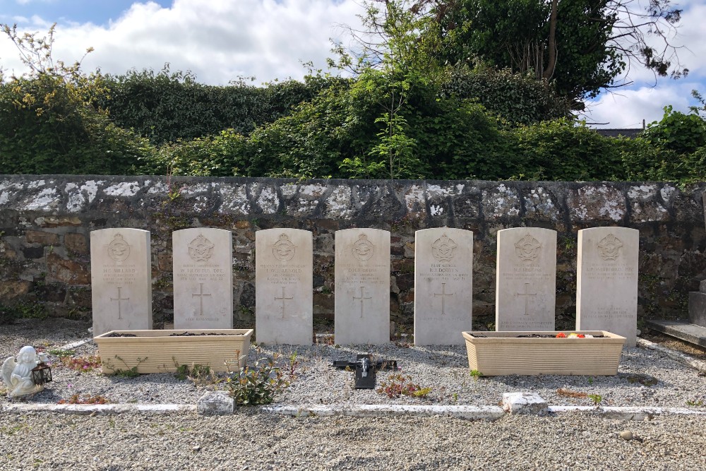Commonwealth War Graves Lanvoc #2