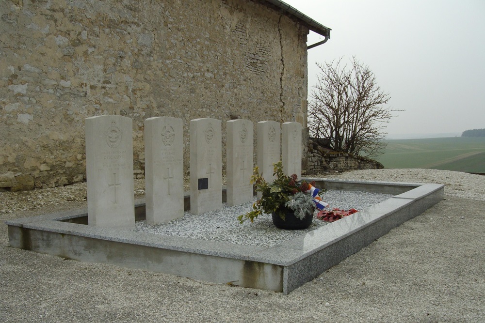Oorlogsgraven van het Gemenebest Landville #1