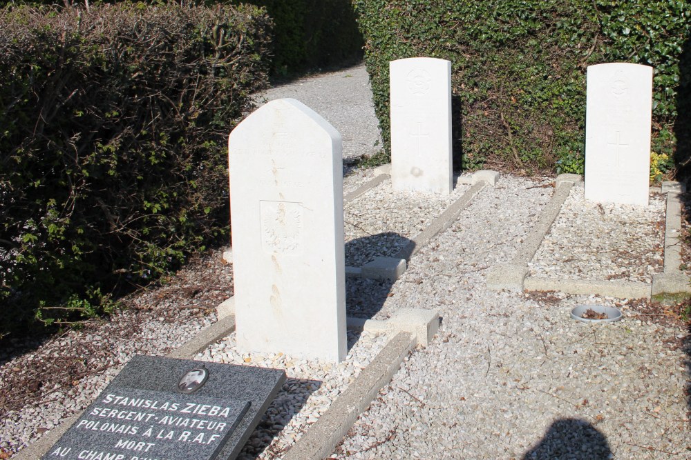 Commonwealth War Graves Hardinghen #3