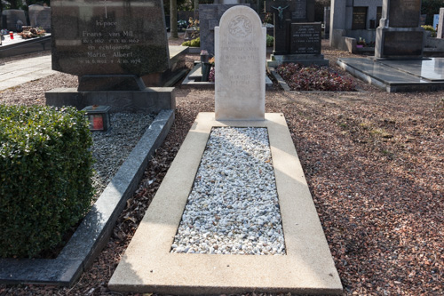Dutch War Grave Schaesberg #4