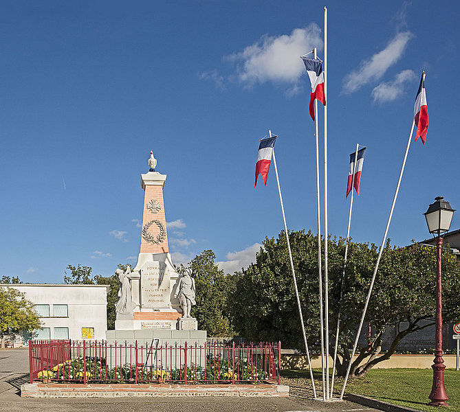 Oorlogsmonument Merville #1