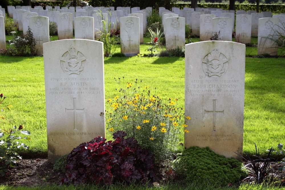 Commonwealth War Cemetery Hotton #5