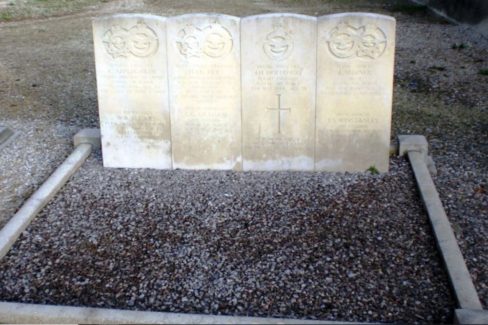 Commonwealth War Graves Marigny-le-Grand