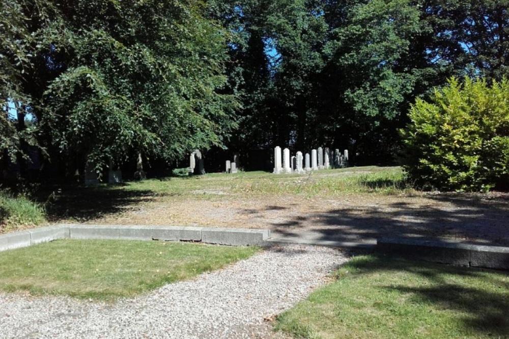 Oorlogsgraf van het Gemenebest Dyce West Church Churchyard