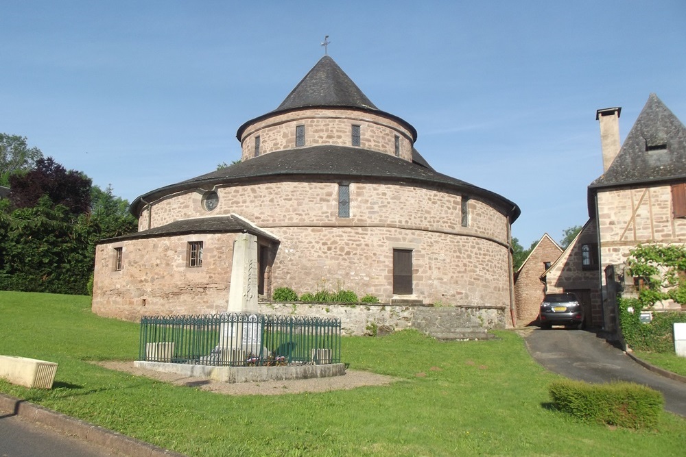 War Memorial Saint-Bonnet-la-Rivière #1
