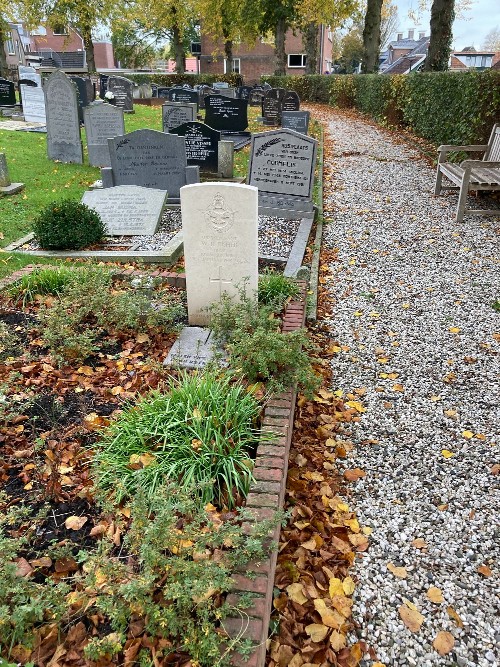 Nederlands Oorlogsgraf Nederlands Hervormde Begraafplaats Wirdum #2