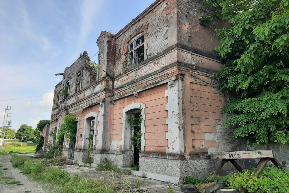 Kogelinslagen treinstation Vukovar #2