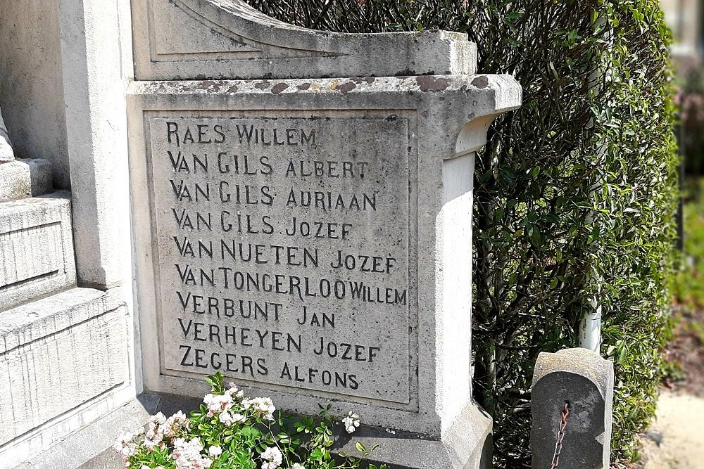 Oorlogsmonument Kerkhof Meerle #2