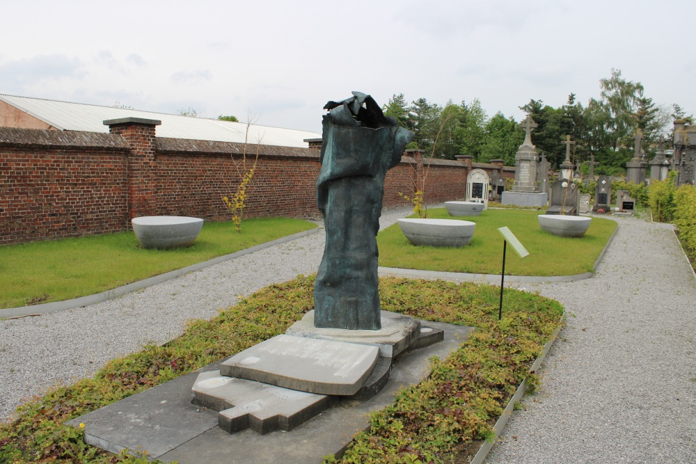 Memorial 'Na de waanzin' and Memorial War Veterans