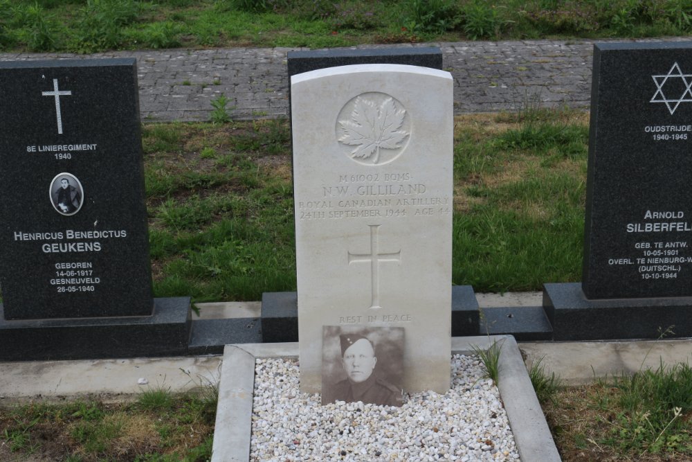 Commonwealth War Grave Wijnegem #3