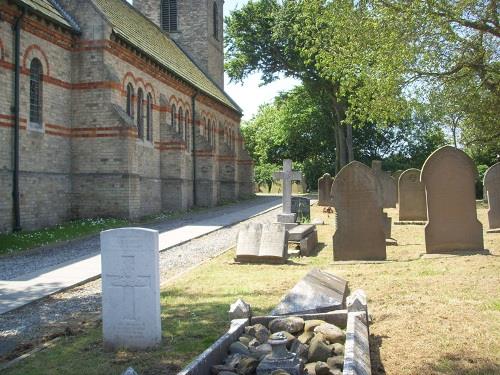 Commonwealth War Grave St. Nicholas Churchyard #1
