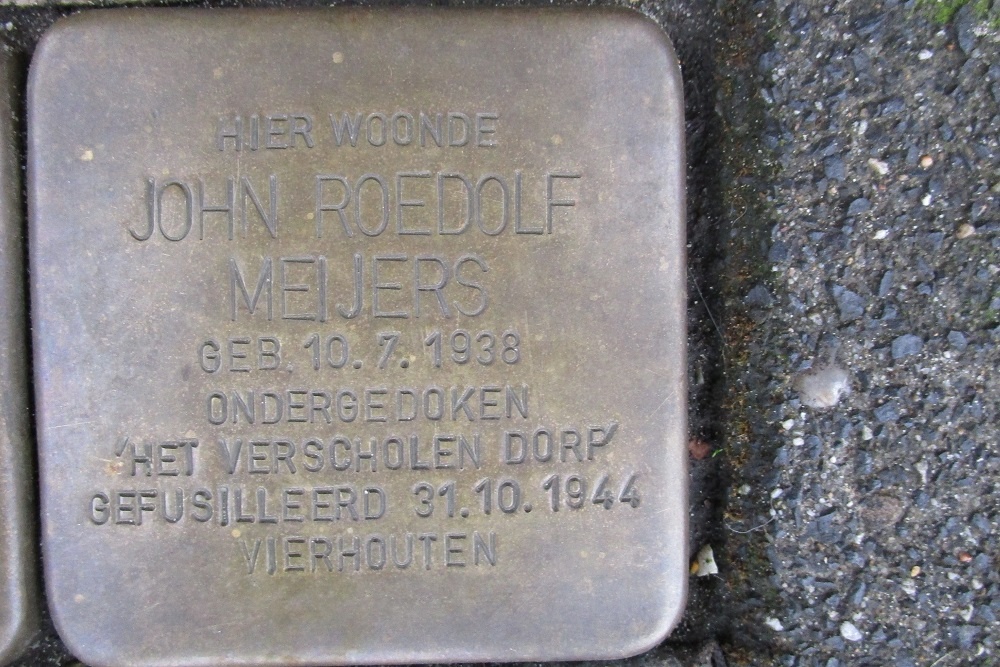 Stolpersteine Vijverhof 16 #3