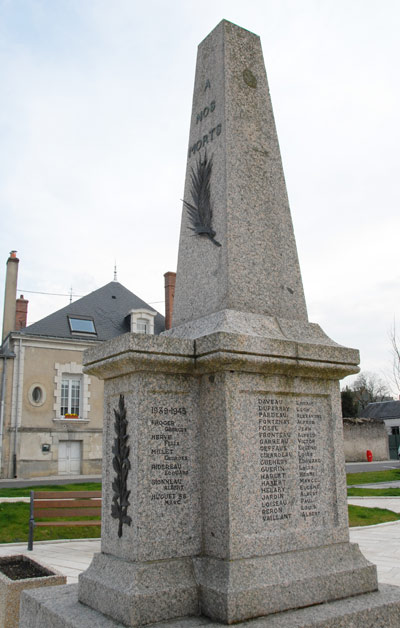 Oorlogsmonument Chteau-la-Vallire #2